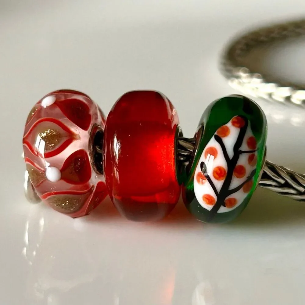 TROLLBEADS 2 Uniques Green Red & Glitter LAA 925S w Artisan Red Glass & Silver